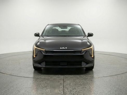 Used 2025 Kia K4 LXS image 2