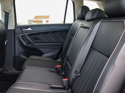 Used 2022 Volkswagen Tiguan SE image 18