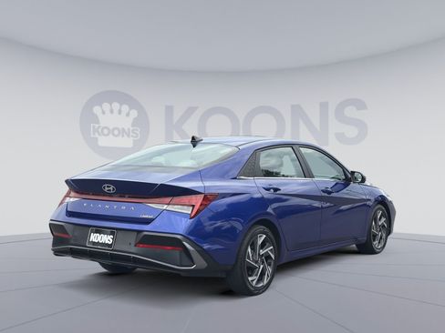 Certified 2024 Hyundai Elantra Limited FWD image 7