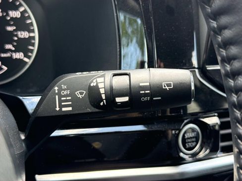 Used 2024 Nissan Pathfinder SV FWD image 17