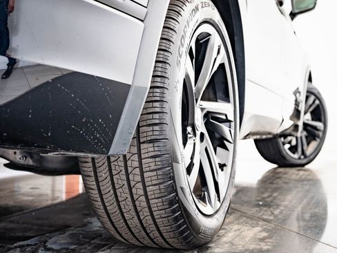 Used 2024 Volkswagen Tiguan SE R-Line image 41