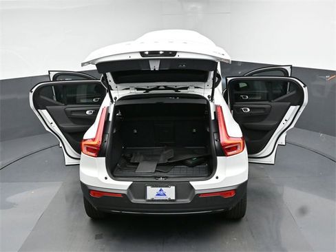 Used 2024 Volvo XC40 B5 Plus image 47