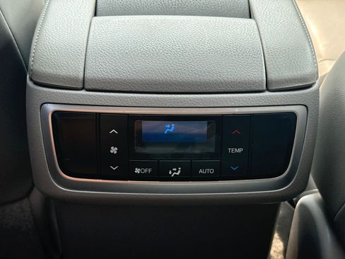 Used 2015 Toyota Highlander XLE image 17