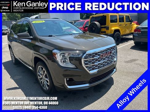 Used 2024 GMC Terrain Denali AWD/4WD image 1