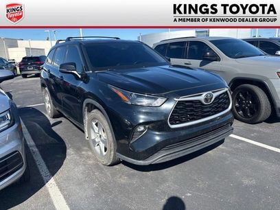 Used 2022 Toyota Highlander LE