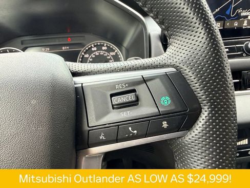 Used 2025 Mitsubishi Outlander SE FWD image 24
