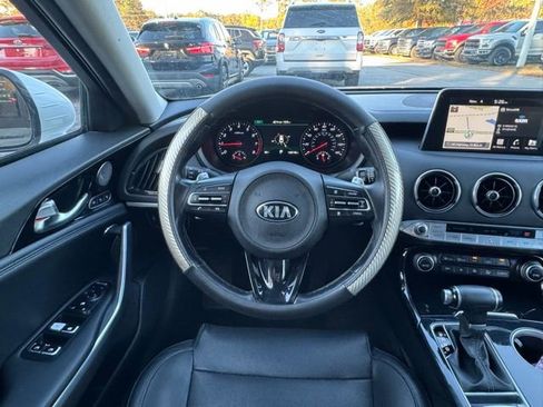 Used 2018 Kia Stinger Premium image 19