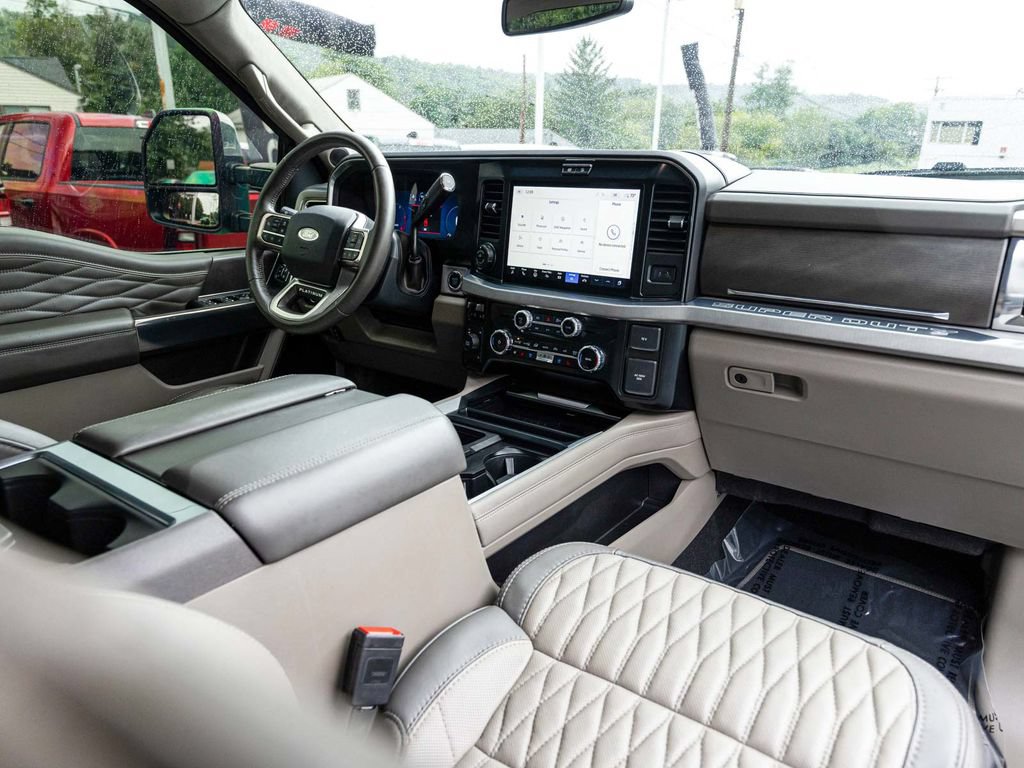 Used 2025 Ford F450 Platinum w/ Platinum Plus Package AWD/4WD image 31