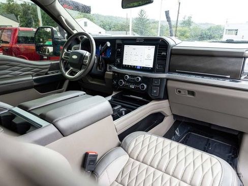 Used 2025 Ford F450 Platinum w/ Platinum Plus Package AWD/4WD image 31