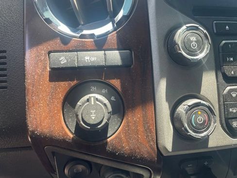 Used 2015 Ford F250 Lariat w/ Lariat Interior Package AWD/4WD image 23