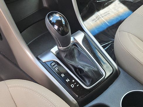 Used 2015 Hyundai Elantra GT FWD image 18