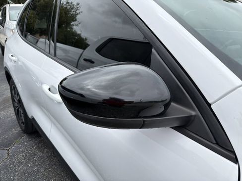 Used 2022 Ford Escape SE w/ SE Sport Appearance Package image 8