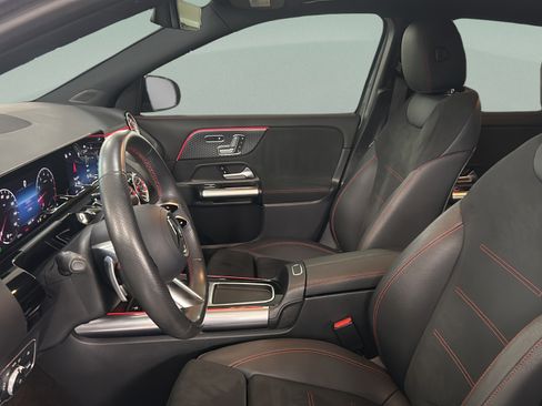 Used 2025 Mercedes-Benz GLA 250 image 9