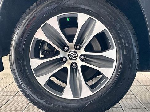 Used 2023 Toyota Highlander XLE image 39