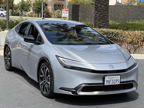 Used 2023 Toyota Prius Prime Premium FWD image 15