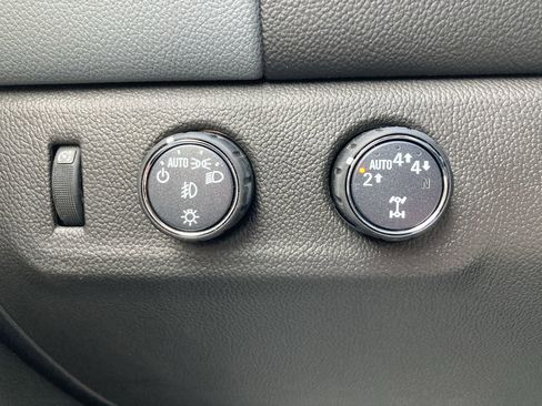 Used 2022 Chevrolet Colorado Z71 w/ Z71 Midnight Edition image 37