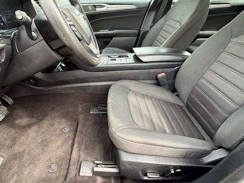 Used 2020 Ford Fusion SE FWD image 14
