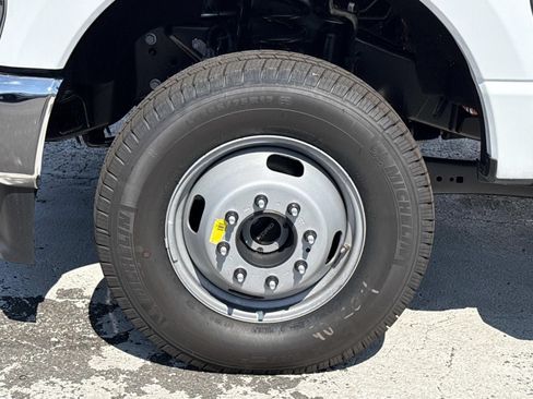 New 2026 Ford F350 XL w/ XL Chrome Package AWD/4WD image 9