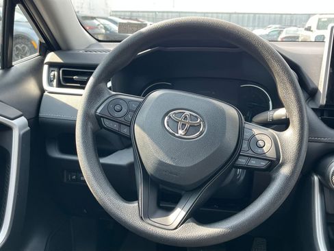 Used 2025 Toyota RAV4 LE image 27