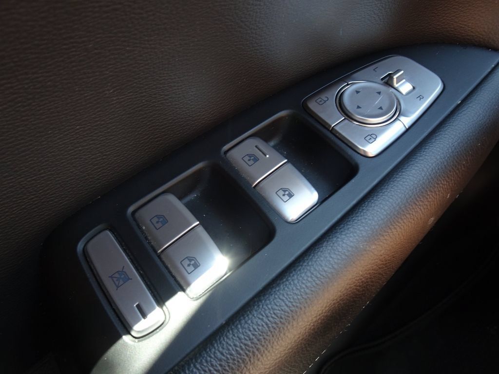 Used 2022 Genesis G70 2.0T AWD/4WD image 24