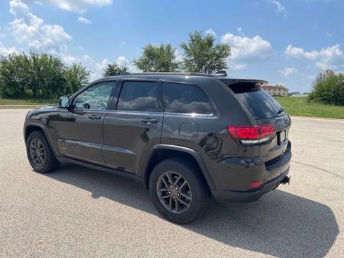 Used 2016 Jeep Grand Cherokee Laredo 75th Anniversary AWD/4WD image 4