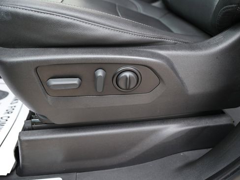 Used 2021 GMC Sierra 1500 SLT image 31