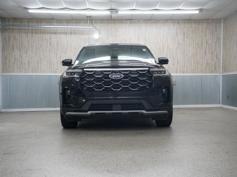 Used 2025 Ford Explorer Platinum RWD image 2