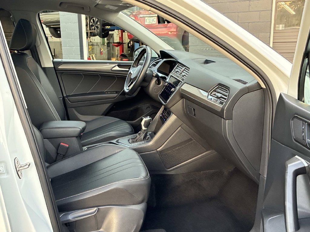 Used 2024 Volkswagen Tiguan SE FWD image 10