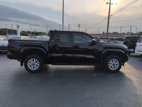 Used 2025 Toyota Tacoma SR5 AWD/4WD image 6