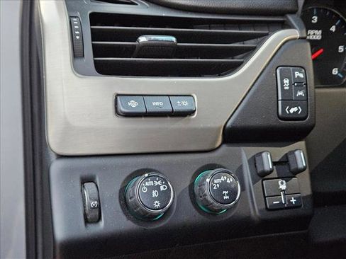 Used 2019 GMC Yukon XL Denali image 13