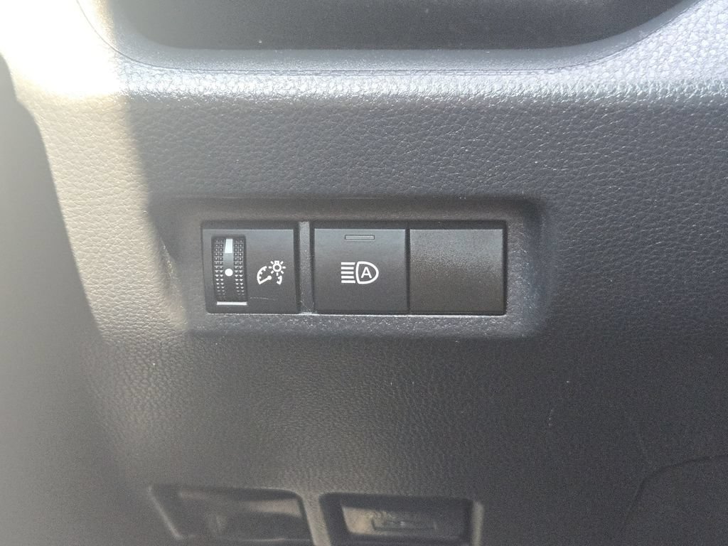 Used 2020 Toyota RAV4 XLE FWD image 23