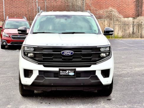 New 2026 Ford Expedition Active image 9