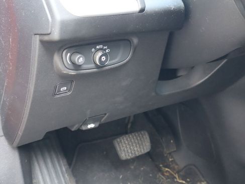 Used 2020 GMC Terrain SLE FWD image 21
