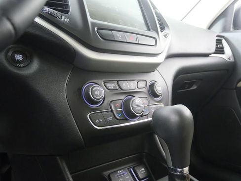 Used 2017 Jeep Cherokee Limited w/ Luxury Group image 24