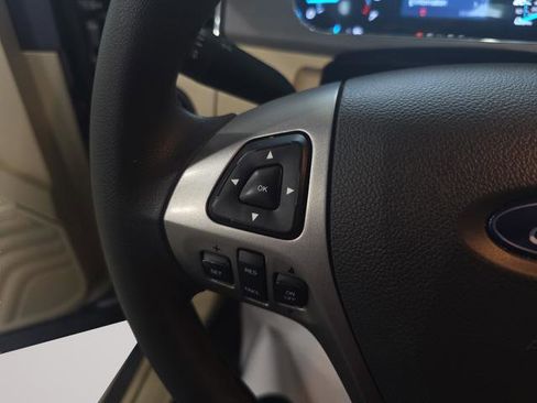 Used 2014 Ford Taurus SE FWD image 15
