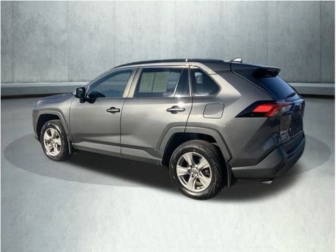 Used 2022 Toyota RAV4 XLE w/ Convenience Package image 4