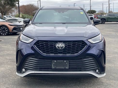 Used 2023 Toyota Highlander XSE image 2