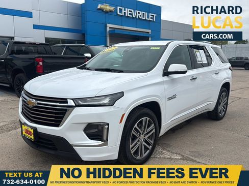 Used 2023 Chevrolet Traverse High Country FWD image 1