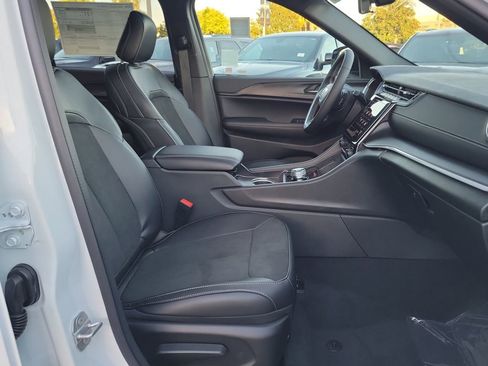 New 2025 Jeep Grand Cherokee L Altitude image 13