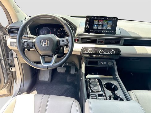 Used 2023 Honda Pilot Touring image 22