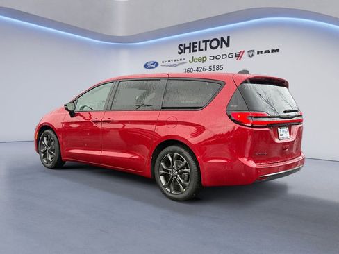 New 2026 Chrysler Pacifica Select image 3