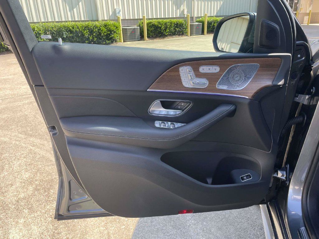 Used 2025 Mercedes-Benz GLS 450 4MATIC image 15