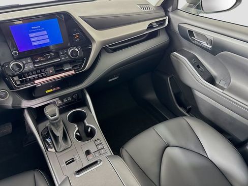 New 2026 Toyota Highlander XLE image 25