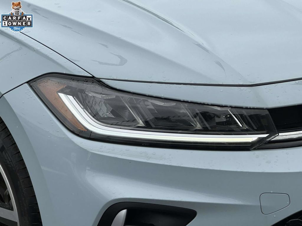 Used 2026 Volkswagen Jetta SE FWD image 9