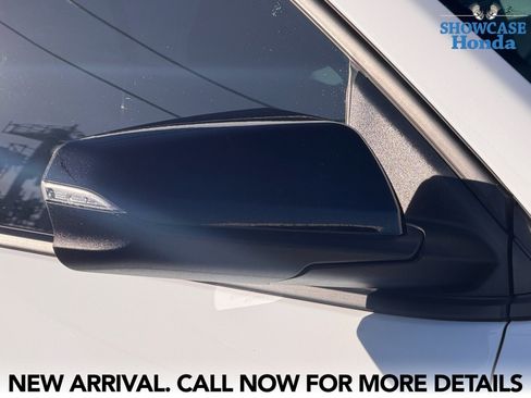 Used 2021 Chevrolet Equinox Premier w/ Redline Edition image 8