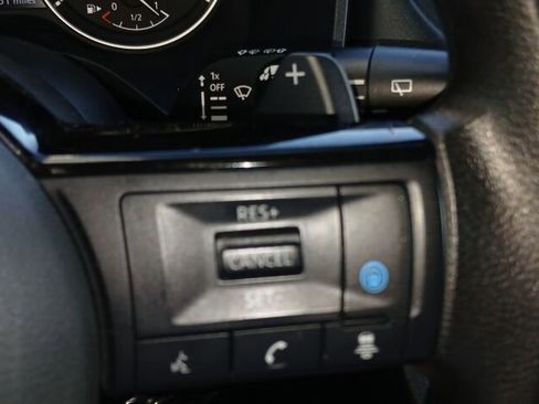 Used 2022 Nissan Rogue SV image 25