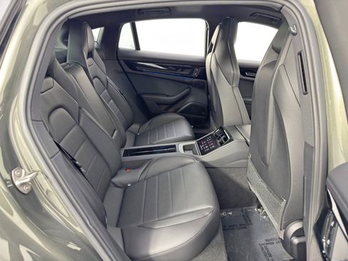 Used 2025 Porsche Panamera w/ Premium Package image 40