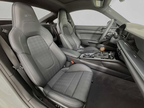 Certified 2025 Porsche 911 Carrera T RWD image 28