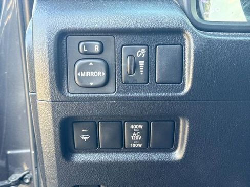 Used 2018 Toyota 4Runner TRD Off-Road AWD/4WD image 28