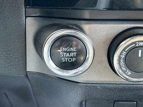 Used 2017 Toyota Tacoma 4x4 Double Cab image 29